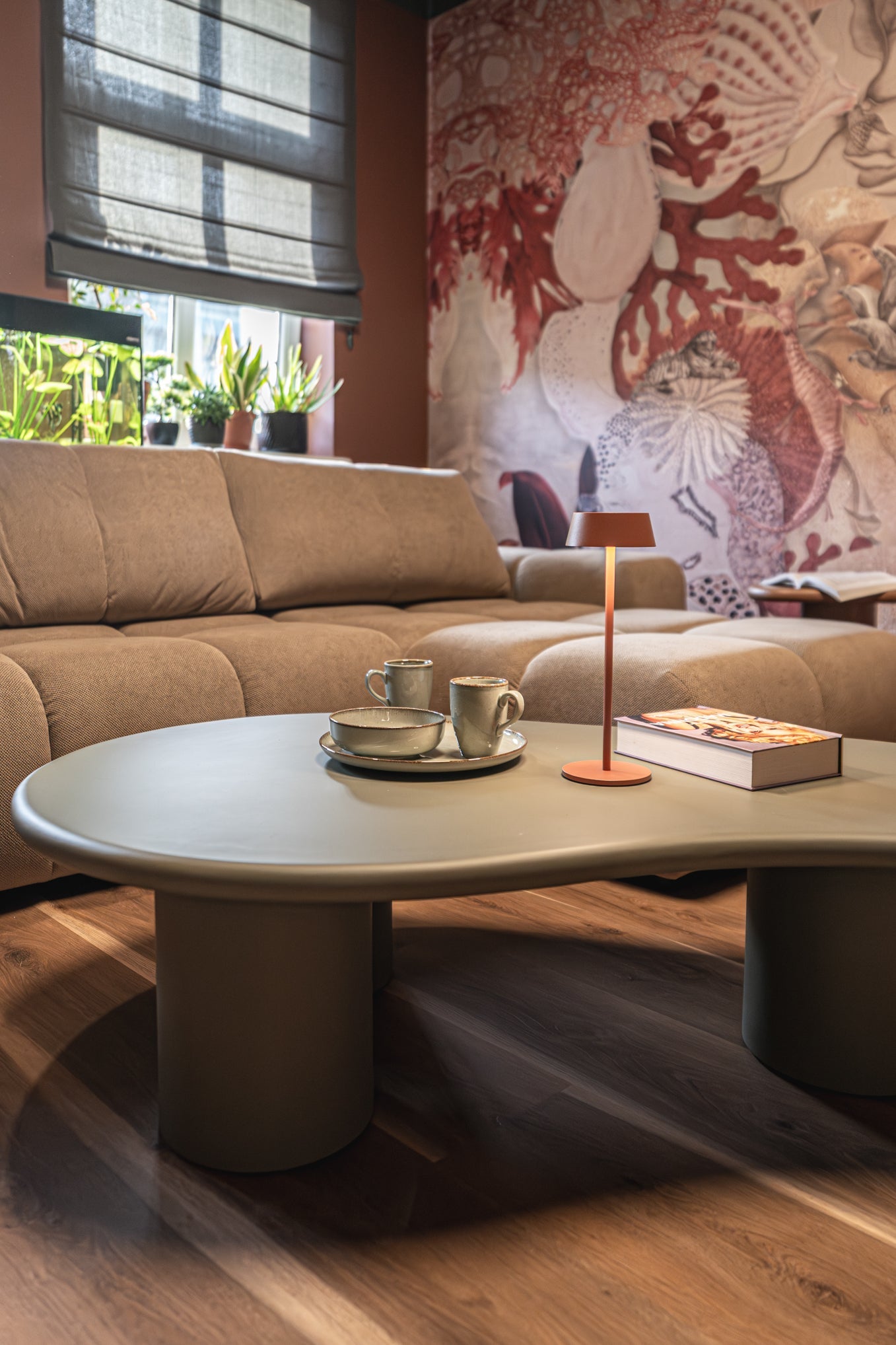 Coral Mirage w salonie. Zanurzenie w kolorze i detalu w Remont u Siebie