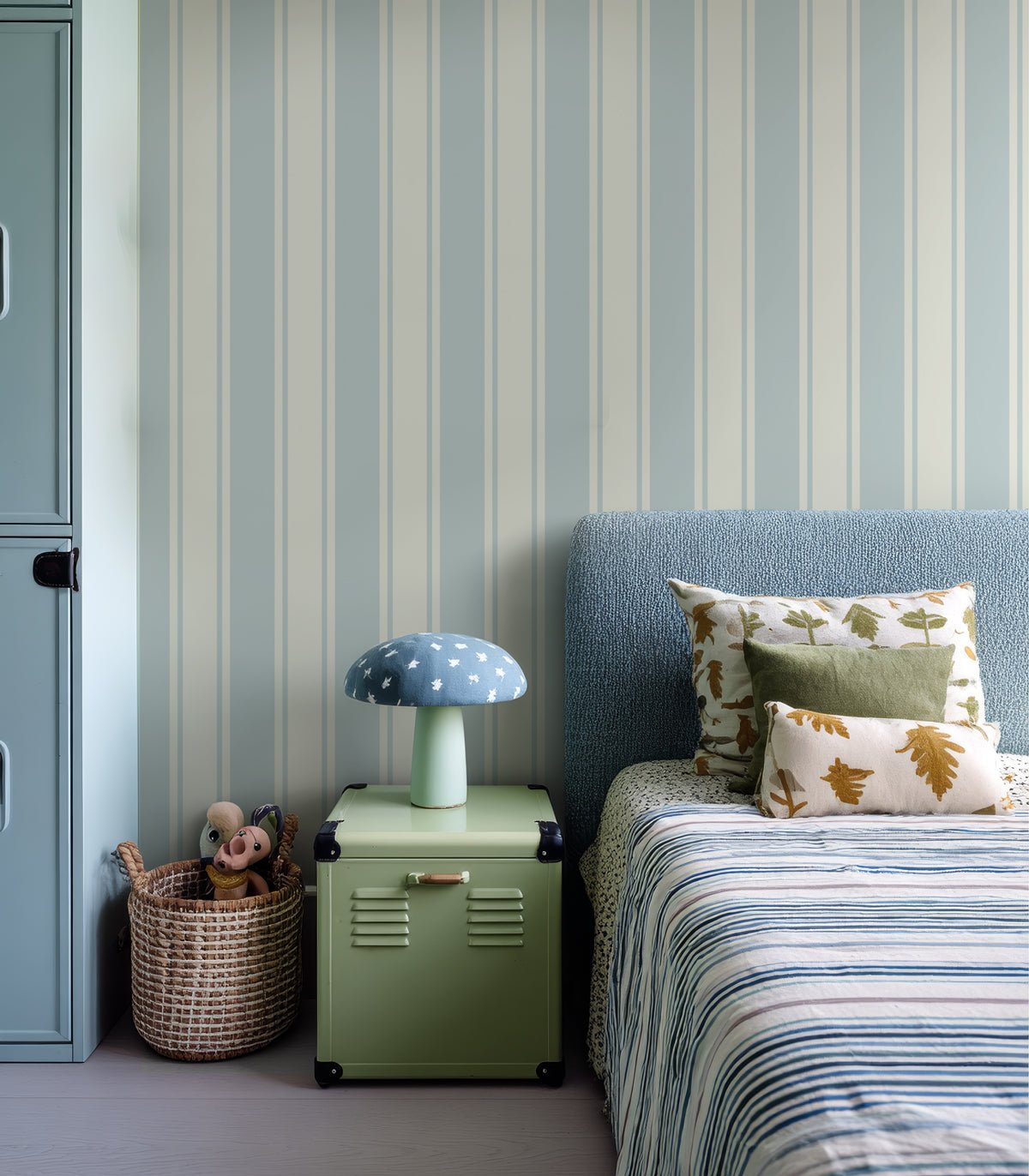 Wallpaper Gentle Stripe Sky Blue