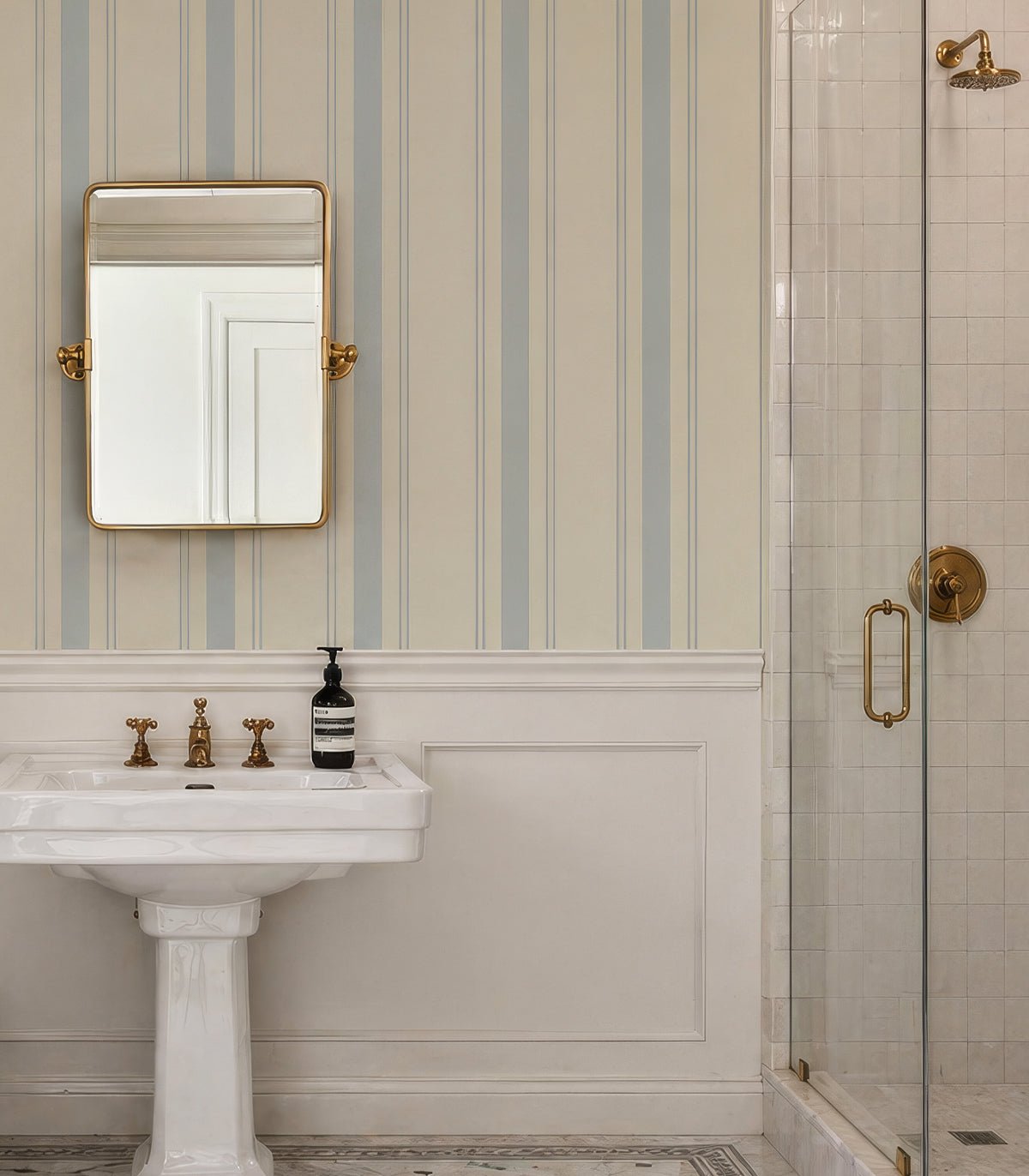 Tapeta Soft Stripe Sky Blue - Wallcolors®