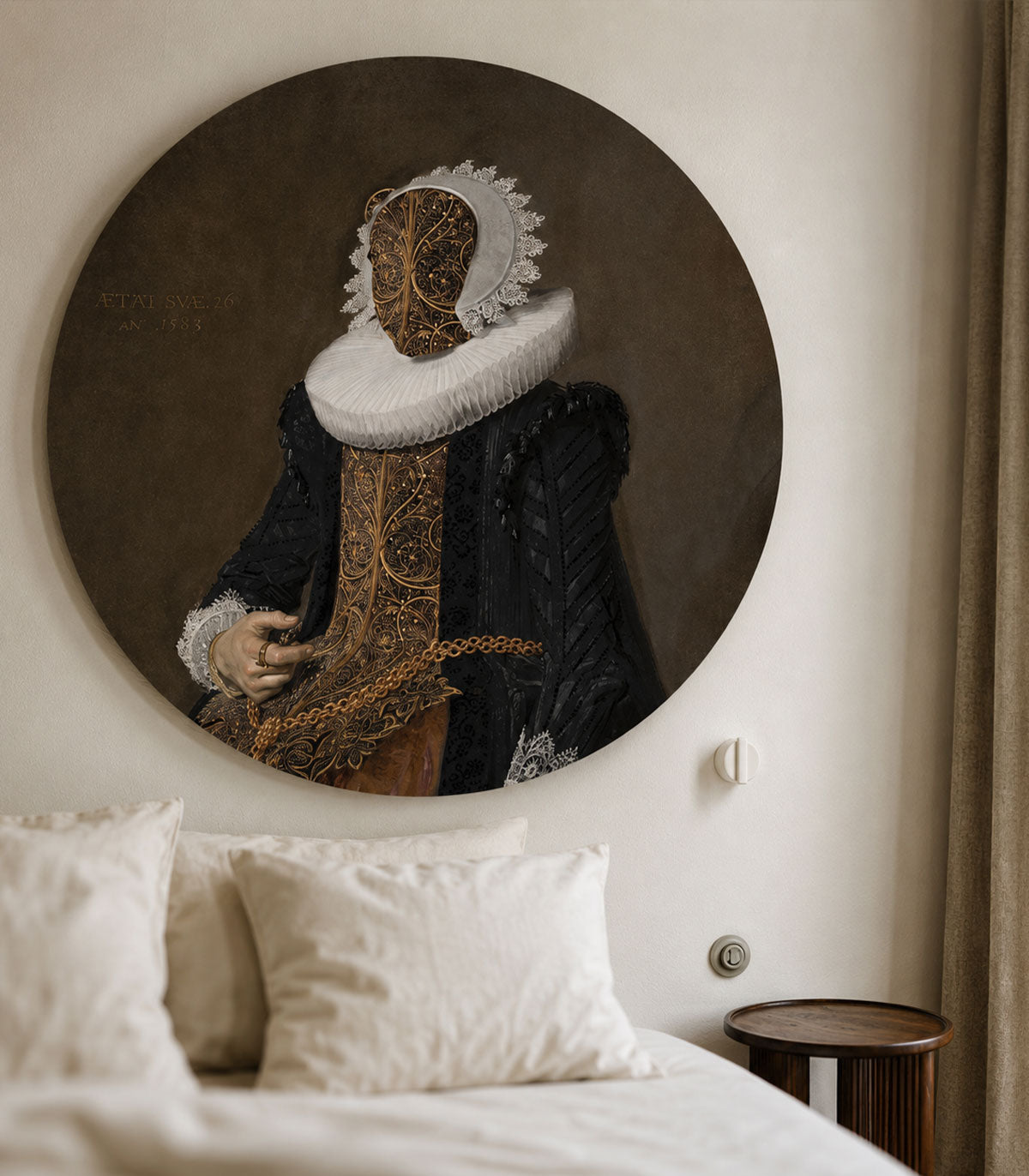 Dots Baroque Lady