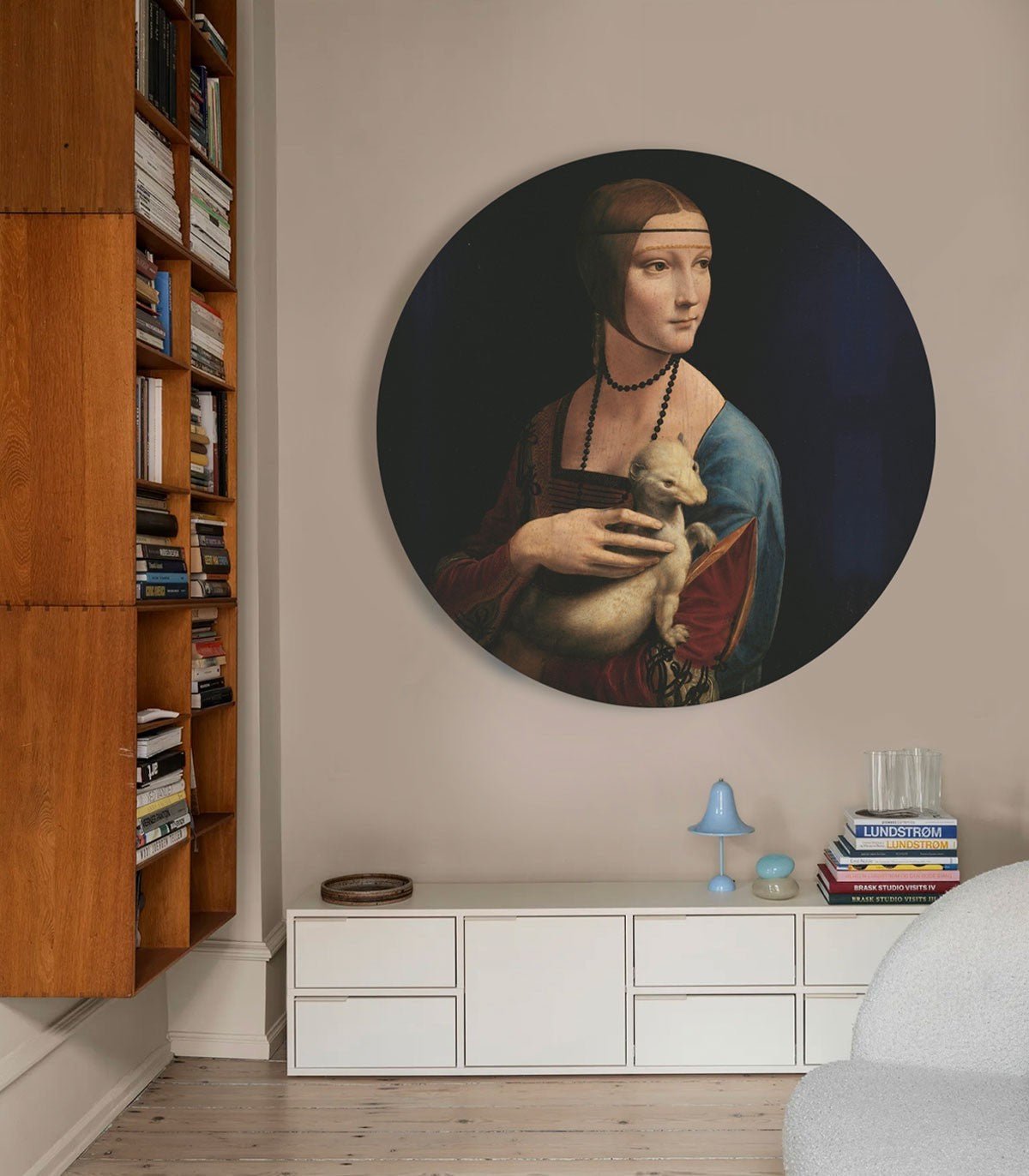 Dots Lighting Lady with an Ermine - Wallcolors®