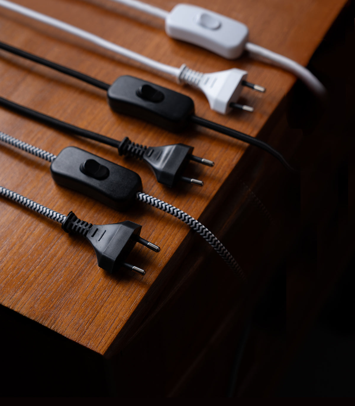 DOTS. Lighting switch cable