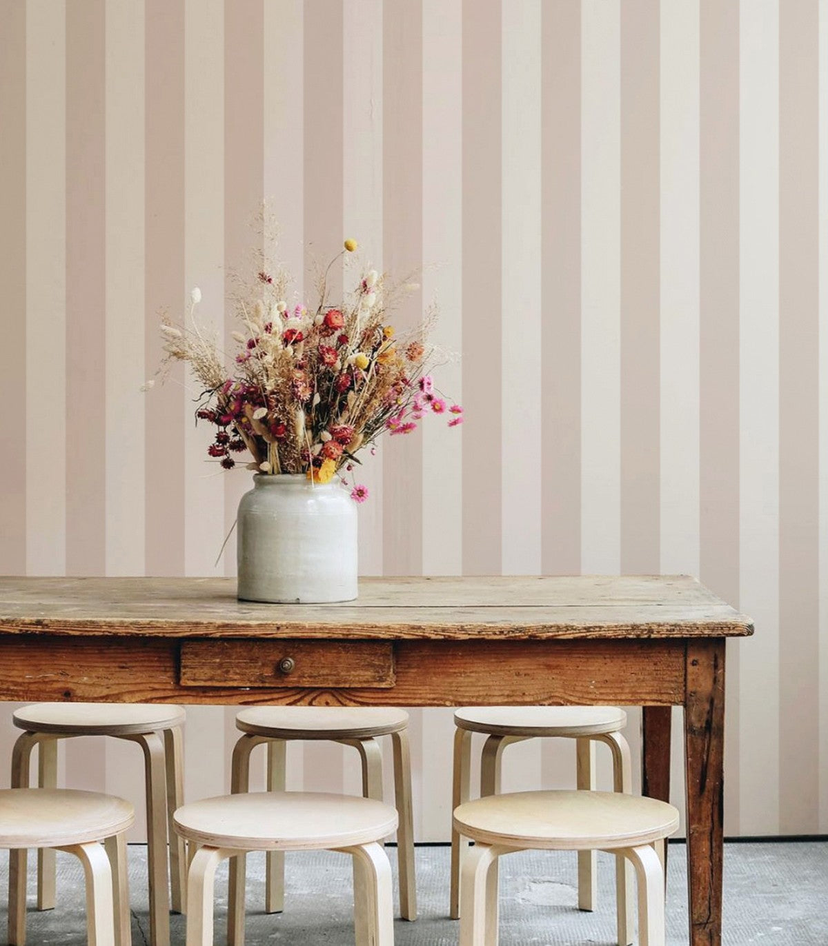 Tapete mit kräftigen Streifen