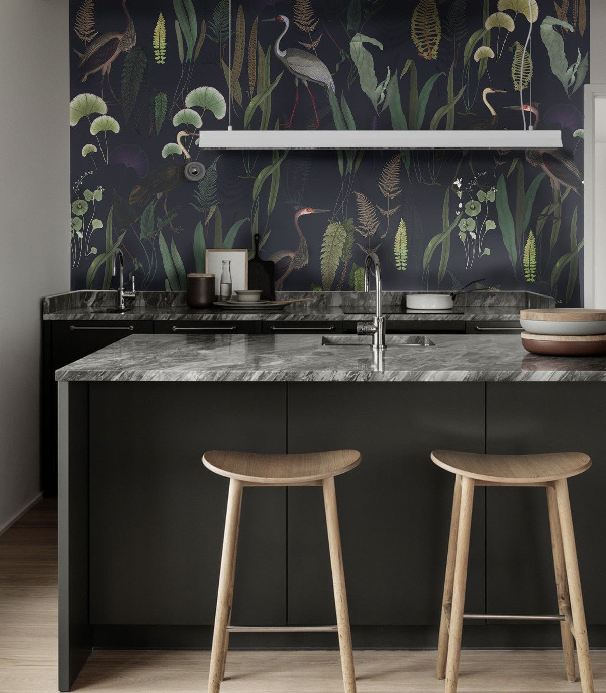 Tapeta Calm Heron Navy - Wallcolors®