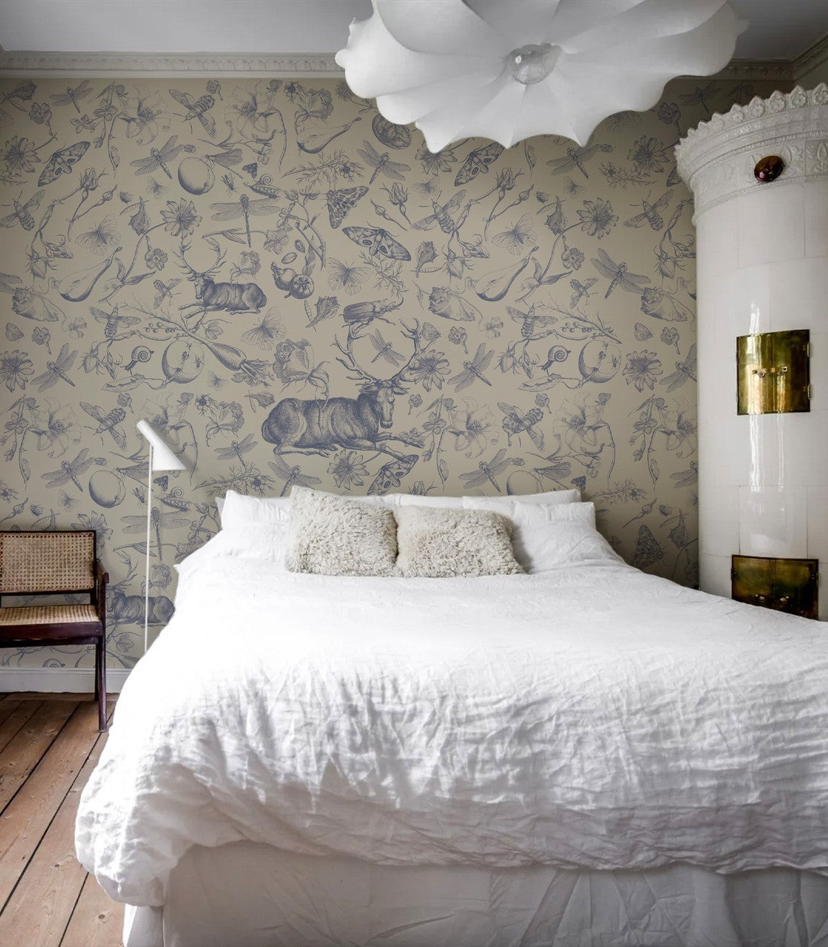 Vintage botanic blue wallpaper