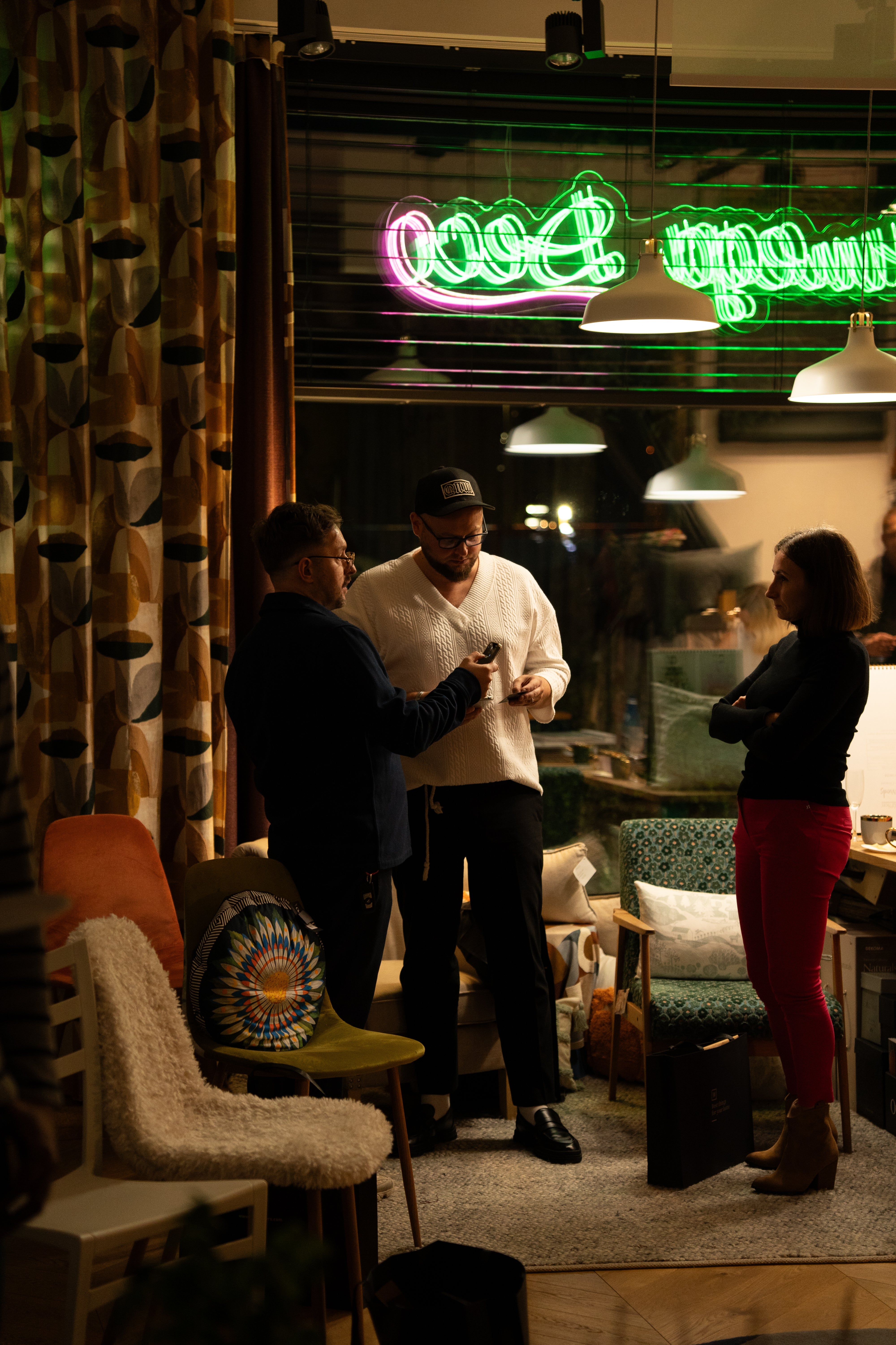 Szkolenie Wallcolors w showroomie Omega Deco Gdańsk. Wiedza, inspiracje i praca z tapetą w praktyce