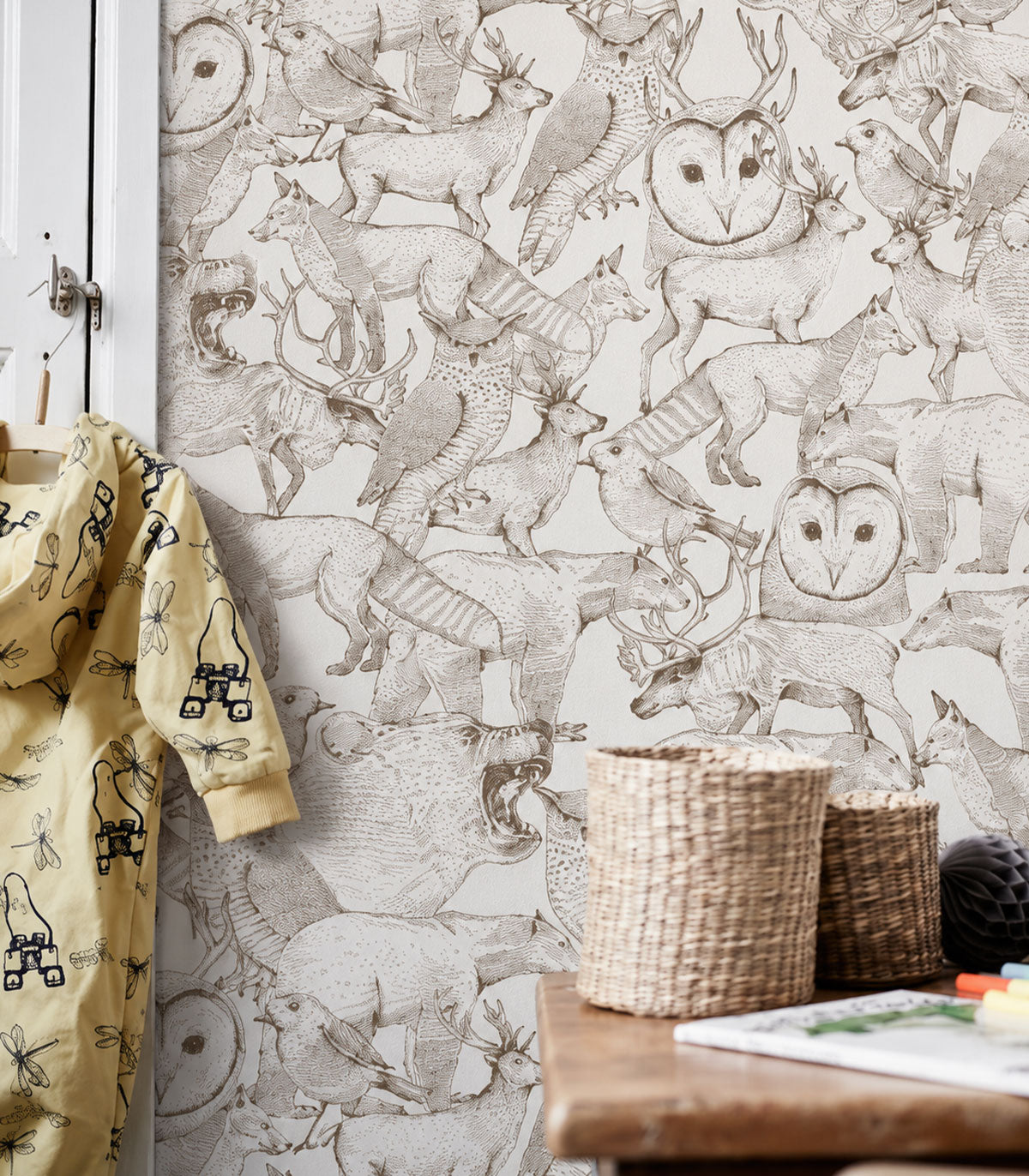 Wallpaper Forest Friends Brown