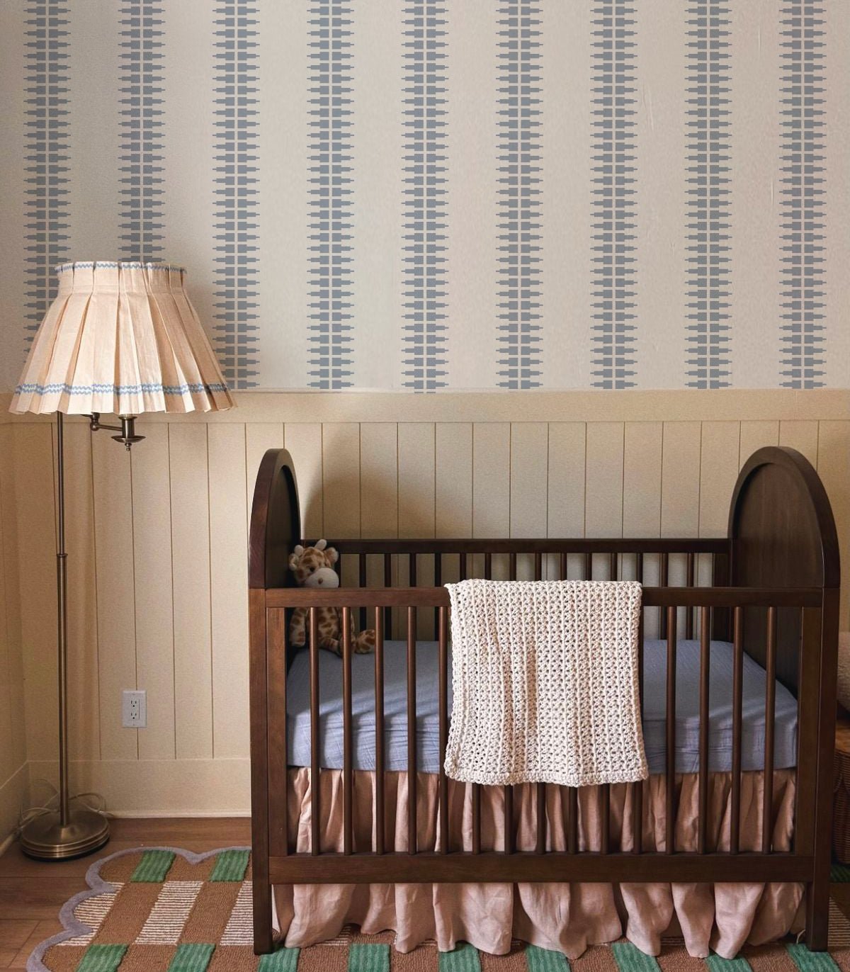 Tapeta Ornament Line Mist Soft Sage - Wallcolors®